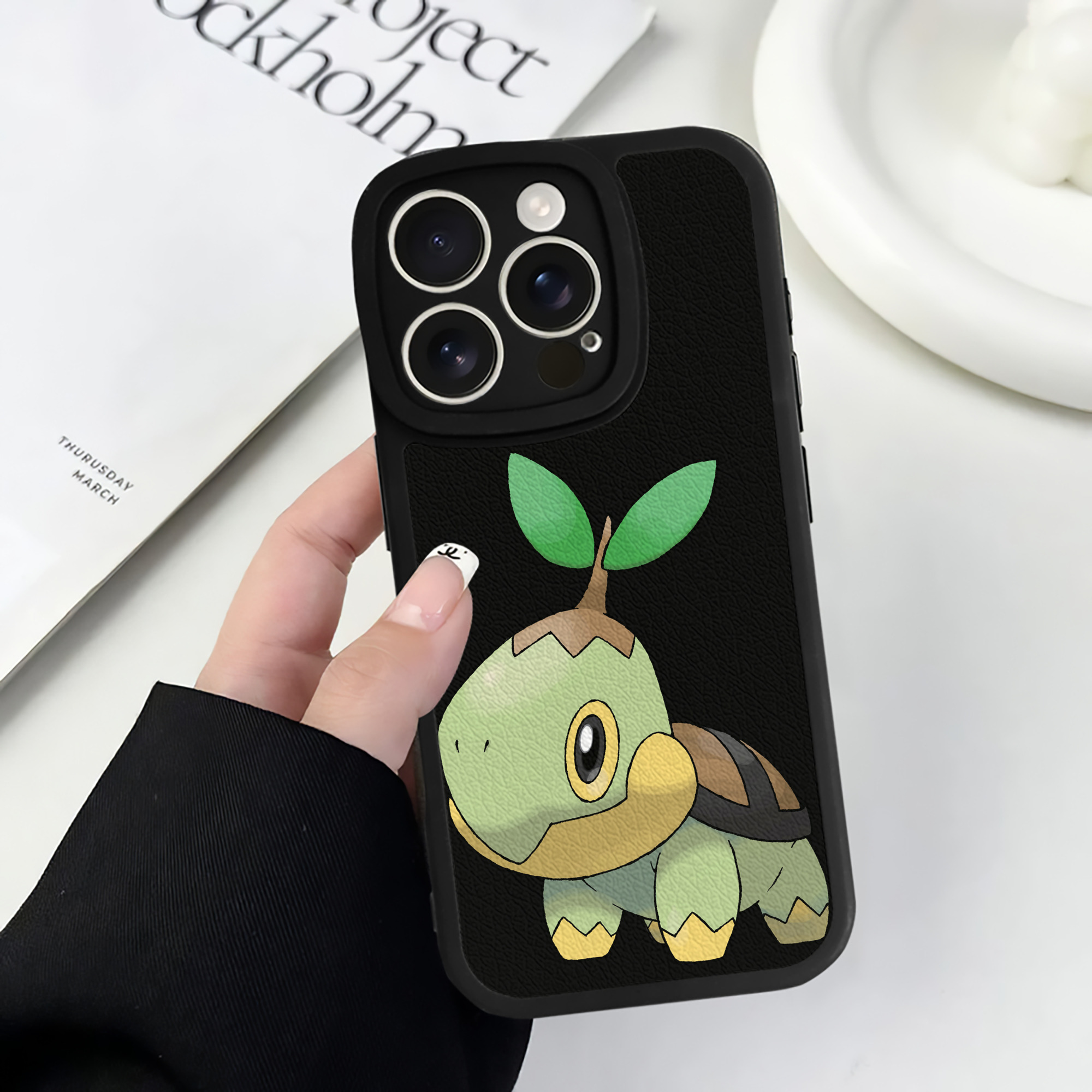 （画像用） ポケットモンスター Pokémon 【iPhone 16シリーズ対応】シリコンスマホケース（レザー調） 材質：シリコン
